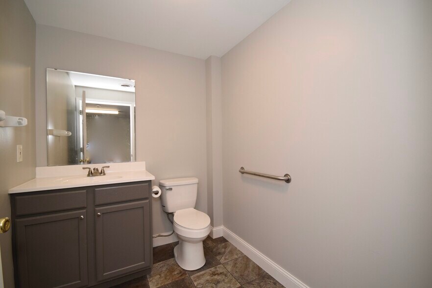 More Photos Of 7204 Executive Pky, House Springs Medical For Lease