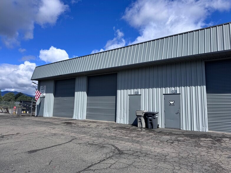 More Photos Of 1410 Beltline Rd, Redding Warehouse For Lease