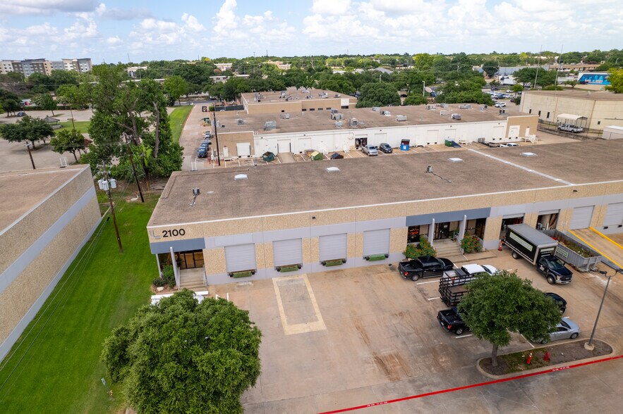 More Photos Of 2100 Denton Dr, Austin Warehouse For Lease
