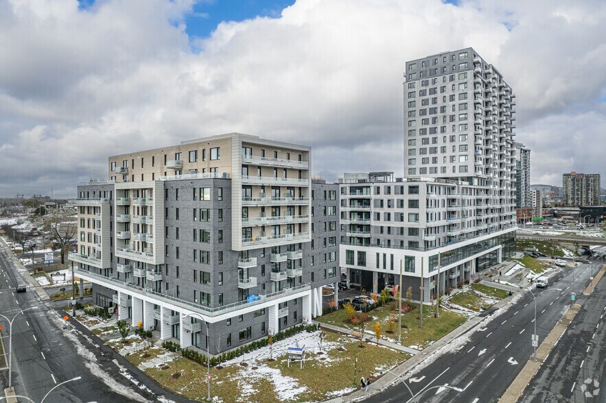 Primary Photo Of 300 Pl Charles-Le Moyne, Longueuil Apartments For Lease