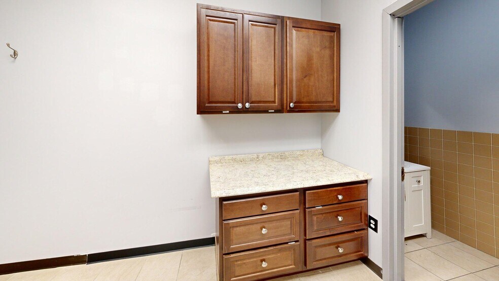 More Photos Of 255 Route 3, Secaucus Medical For Lease