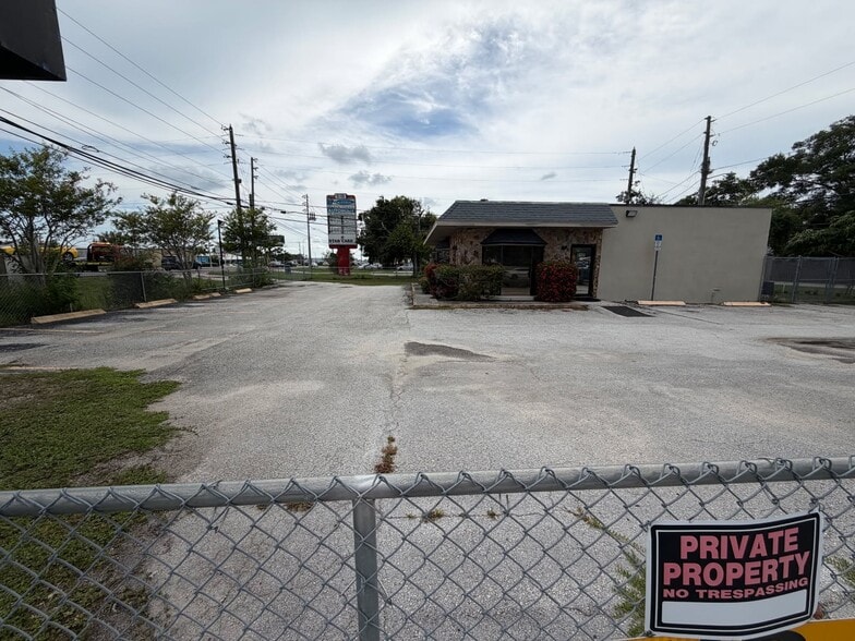 More Photos Of 8109-8113 Ulmerton Rd, Largo Freestanding For Sale