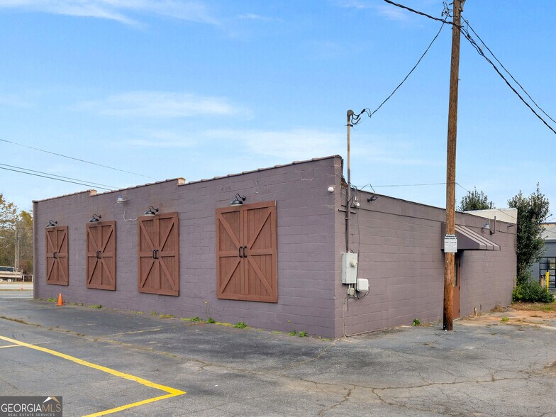 More Photos Of 1300 W Taylor St, Griffin General Retail For Sale