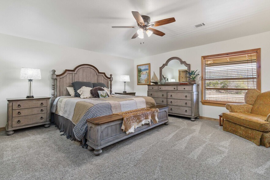 More Photos Of 165 Mari B Dr E, Center Point Flex For Sale