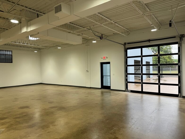 More Photos Of 4746 Memphis St, Dallas Light Distribution For Lease