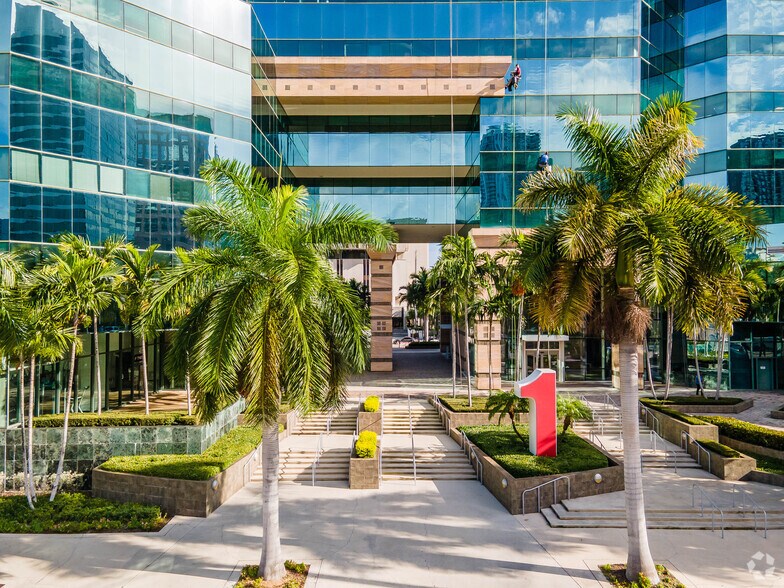 More Photos Of 1 E Broward Blvd, Fort Lauderdale Office Residential For Lease
