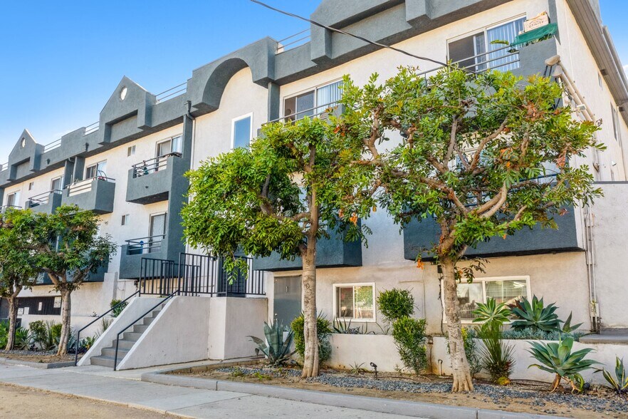 Primary Photo Of 3232 W Avenue 32, Los Angeles Apartments For Sale