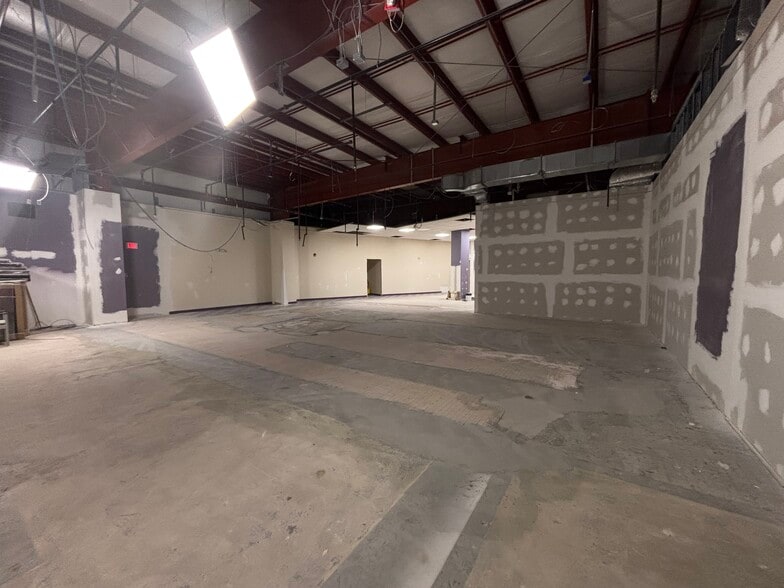 More Photos Of 920 Lafayette Rd, Seabrook Office For Lease