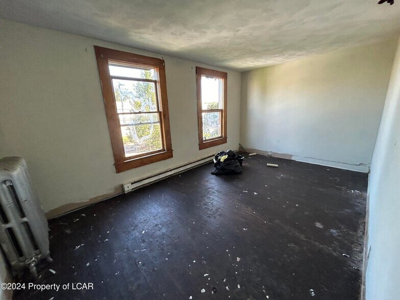 More Photos Of 437-443 Centre Street St, Freeland Storefront Retail Residential For Sale