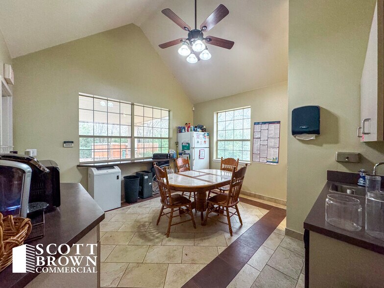 More Photos Of 3303 Colorado Blvd, Denton Medical For Lease