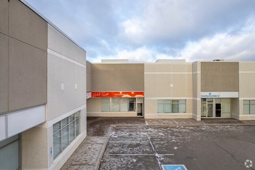 More Photos Of 3200 Ridgeway Dr, Mississauga Warehouse For Lease