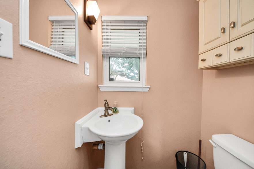 More Photos Of 2534 Garden Rd, Pearland Specialty For Sale