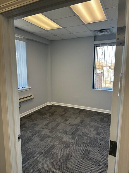 More Photos Of 7300 N Cicero Ave, Lincolnwood Loft Creative Space For Lease