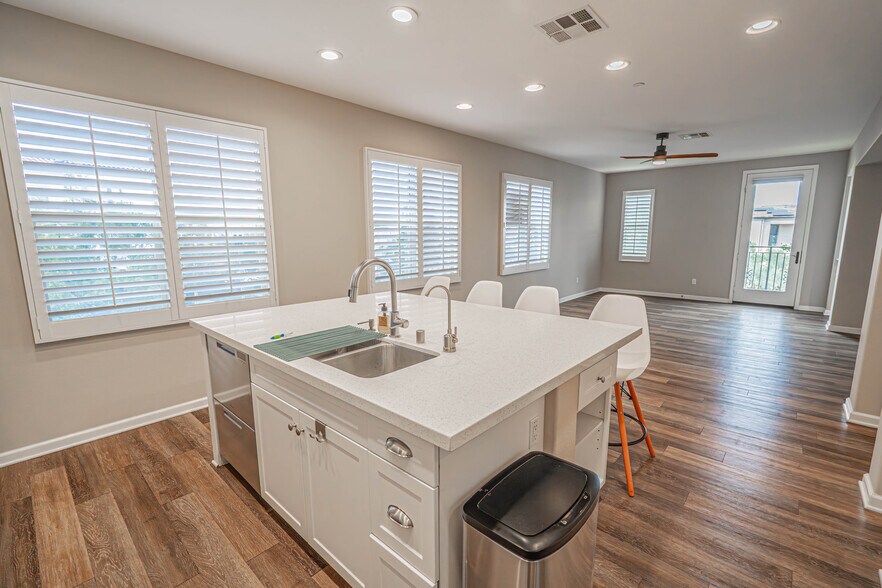 More Photos Of 26266 Prima Way, Santa Clarita Specialty For Lease