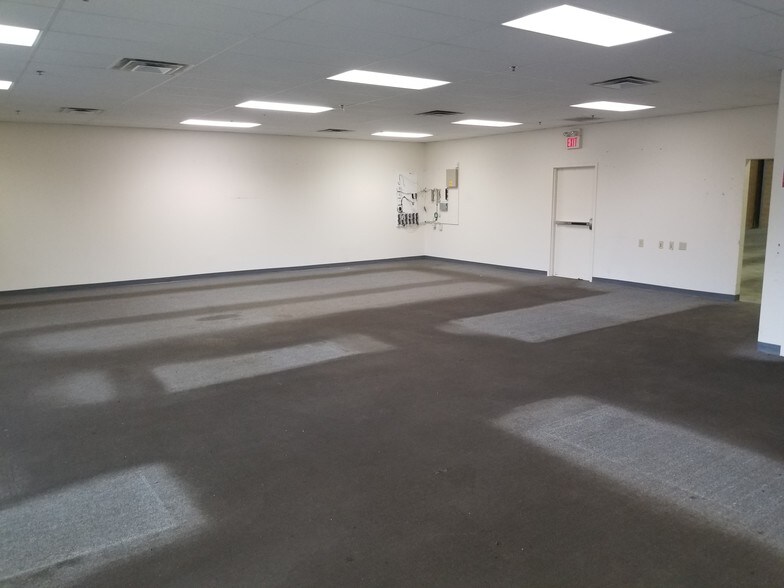 More Photos Of 70 Hillside Dr, Drums Flex For Lease