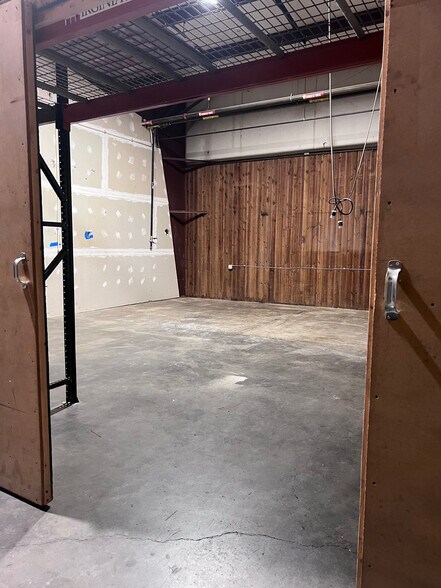 More Photos Of 340 Greenbrier Dr, Charlottesville Manufacturing For Lease