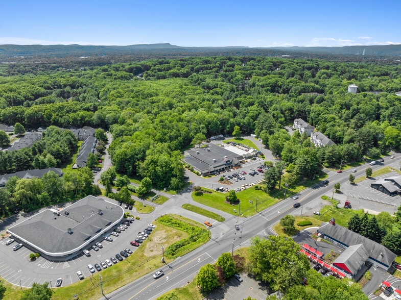 More Photos Of 361 Scott Swamp Rd, Farmington Freestanding For Sale