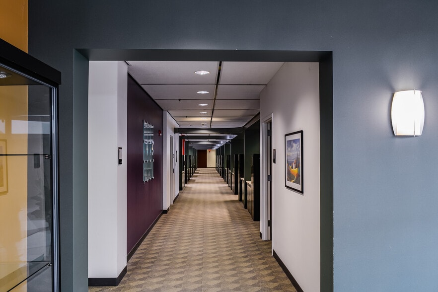 More Photos Of 3451 Hammond Ave, Waterloo Telecom Hotel Data Hosting For Lease