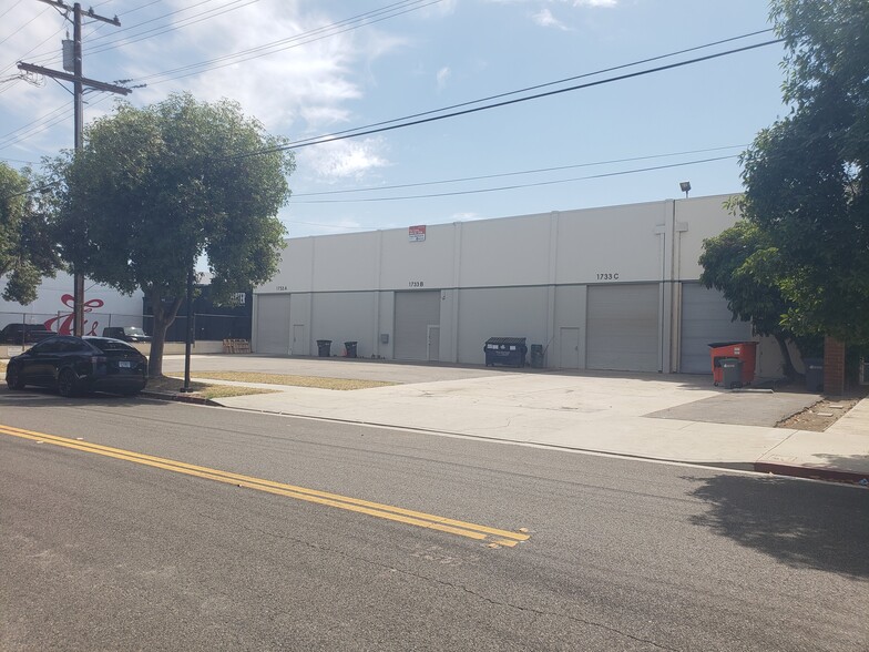 More Photos Of 1725-1733 Gardena Ave, Glendale Distribution For Lease