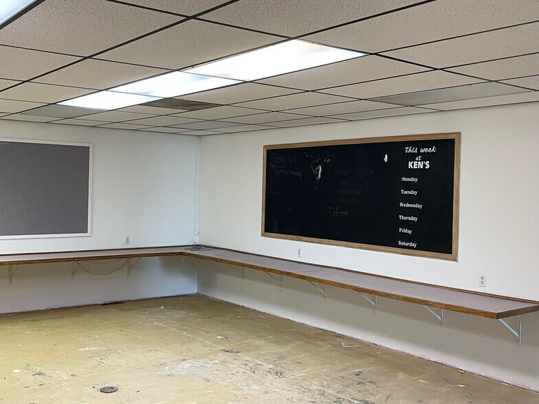 More Photos Of 205 S Center Rd, Saginaw General Retail For Sale
