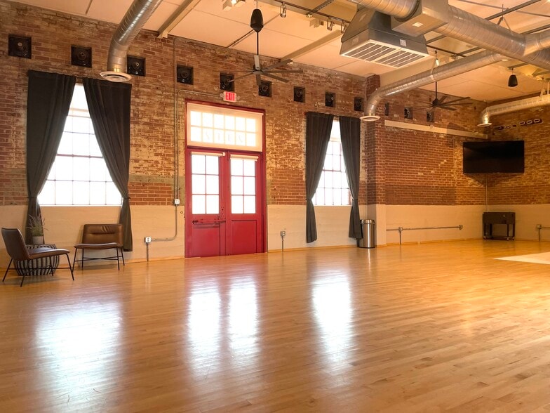 More Photos Of 2412 N Olie Ave, Oklahoma City Office For Sale
