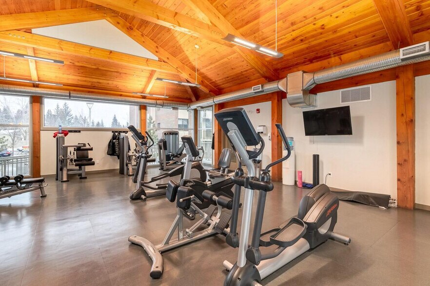 More Photos Of 2105 90 Av SW, Calgary Apartments For Lease