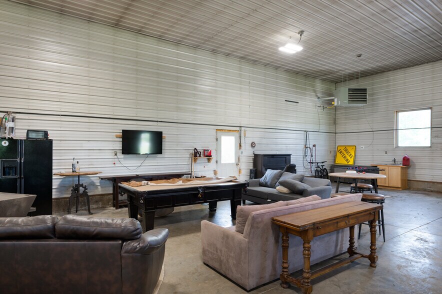 More Photos Of 70 Williams Rd E, Gallatin Gateway Flex For Sale
