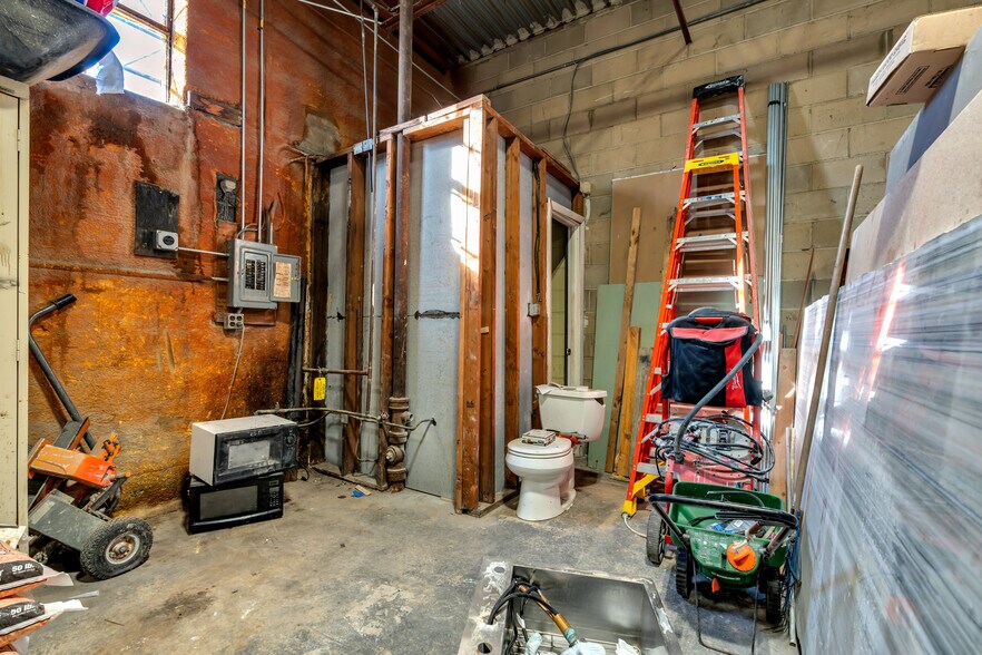 More Photos Of 1304 Roller Rd, Ocean Warehouse For Sale