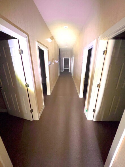 More Photos Of 802-806 Wynan Ct, Anadarko Medical For Sale