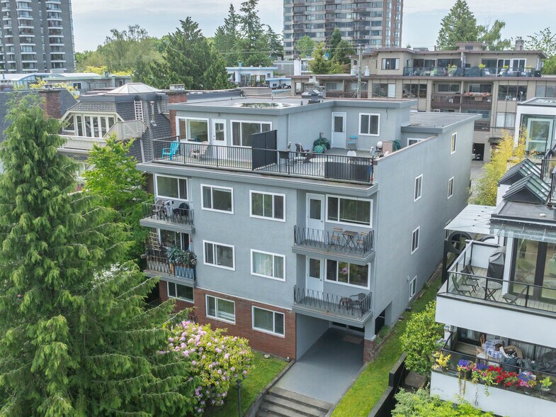 Primary Photo Of 2464 W 1st Ave, Vancouver Apartments For Sale
