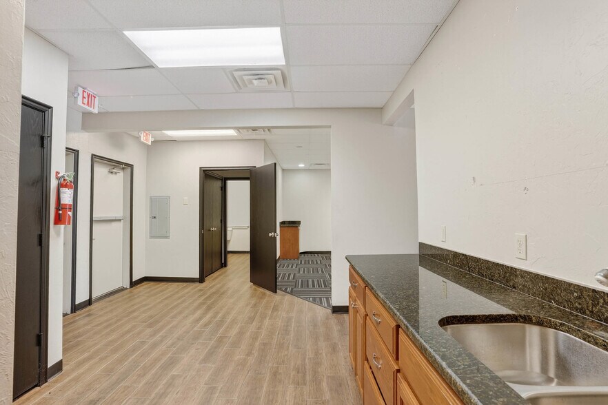 More Photos Of 17311 NE 23rd St, Choctaw Office For Lease