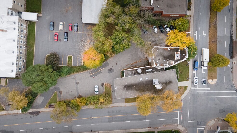 More Photos Of 4 Rue Saint-Charles E, Longueuil Office For Lease