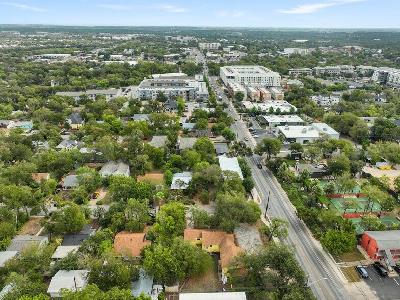 More Photos Of 2710 Manor Rd, Austin Office For Sale