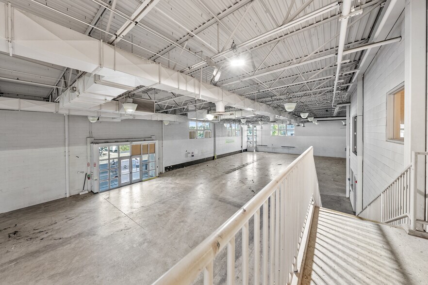 More Photos Of 33 N Fir St, Medford Industrial For Sale