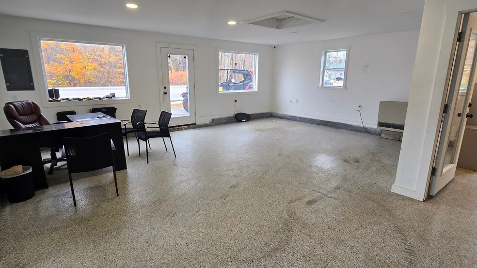 More Photos Of 187 Dover Rd, Chichester Freestanding For Sale