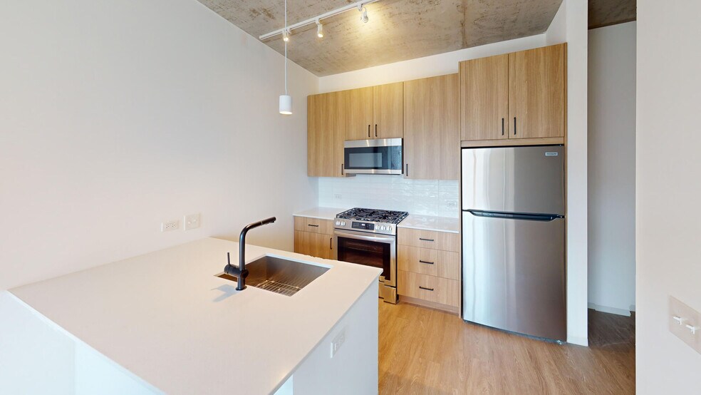 More Photos Of 1717 S Michigan Ave, Chicago Apartments For Lease