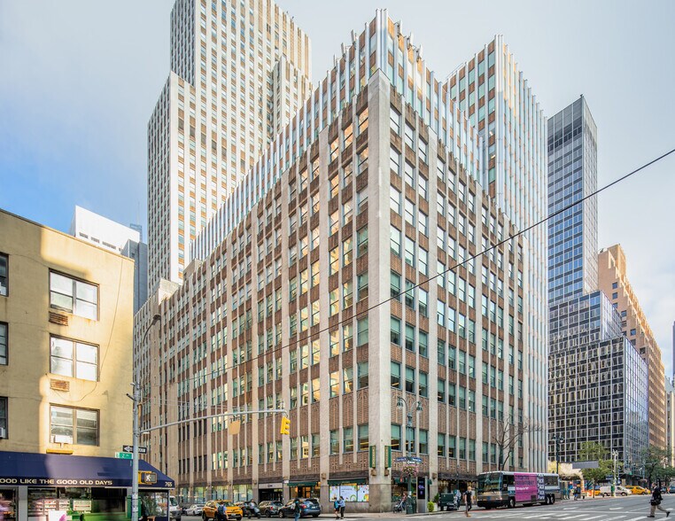 More Photos Of 220 E 42nd St, New York Office For Lease