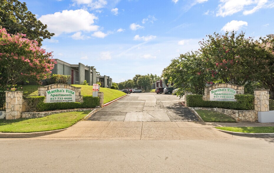 Primary Photo Of 5901 S Calloway Dr, Fort Worth Multifamily For Sale