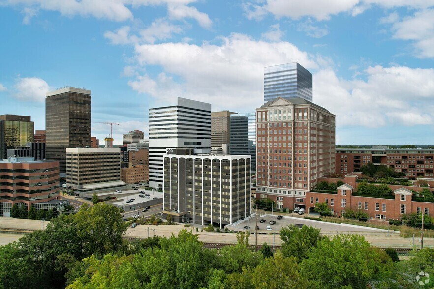 More Photos Of 200 S Hanley Rd, Clayton Office For Sale