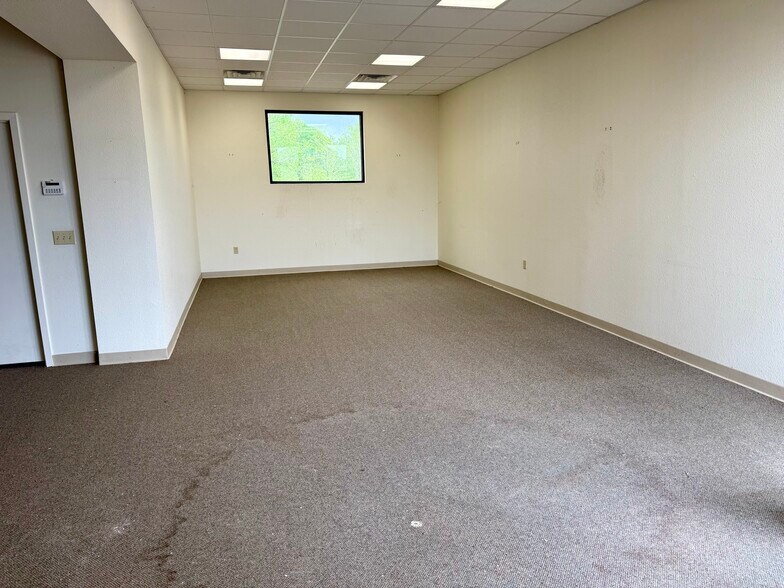 More Photos Of , Lindale Office For Sale