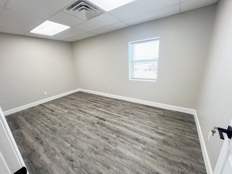 More Photos Of 4713 County Road 128, Midland Warehouse For Lease