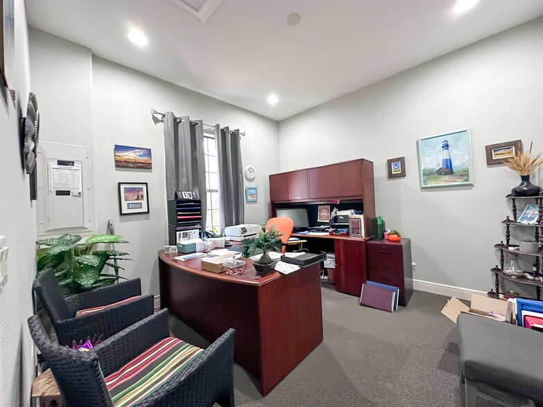 More Photos Of 180 Fitzgerald Rd, Lakeland Office For Sale