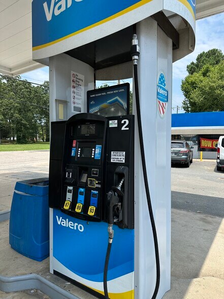 More Photos Of 8931 Us-52, Wadesboro General Retail For Sale