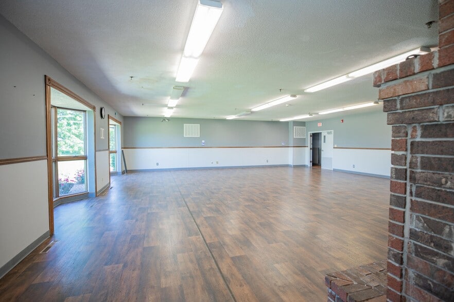 More Photos Of 807 N Briarwood Dr, Bolivar Assisted Living For Sale