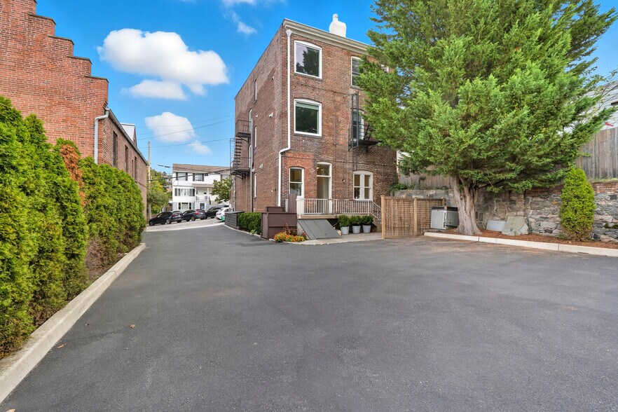 More Photos Of 12 Main St, Irvington Flex For Lease