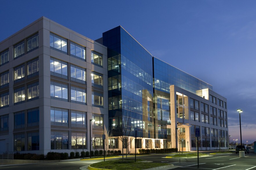 More Photos Of 14360 Newbrook Dr, Chantilly Office For Lease