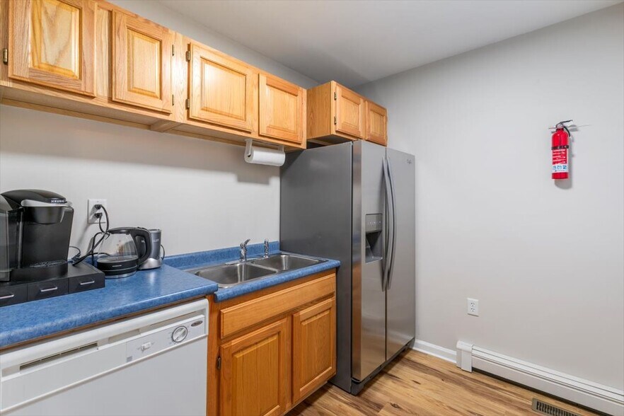 More Photos Of 3201 Lafayette Rd, Portsmouth Office For Sale