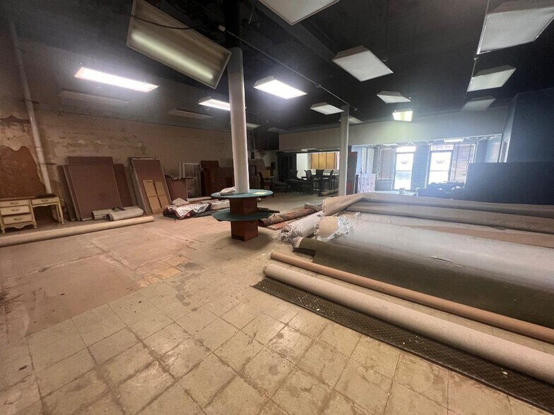 More Photos Of 922 4th Ave, Huntington Flex For Sale