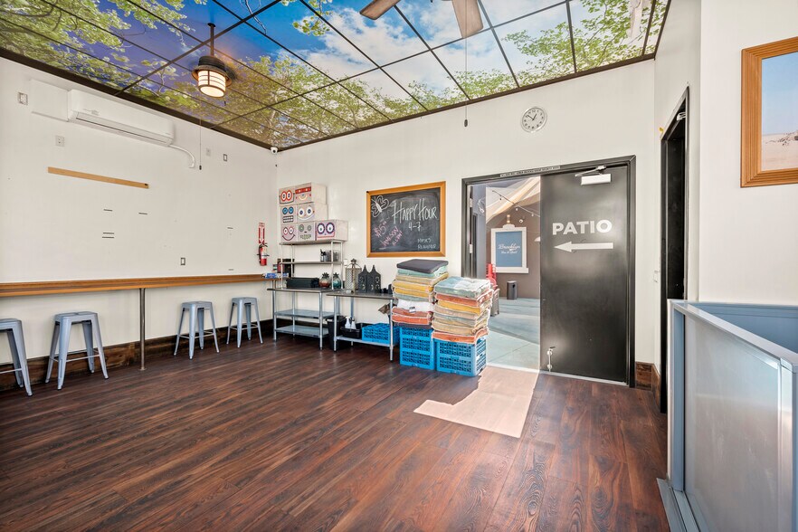 More Photos Of 4727 University Ave, San Diego Restaurant For Sale