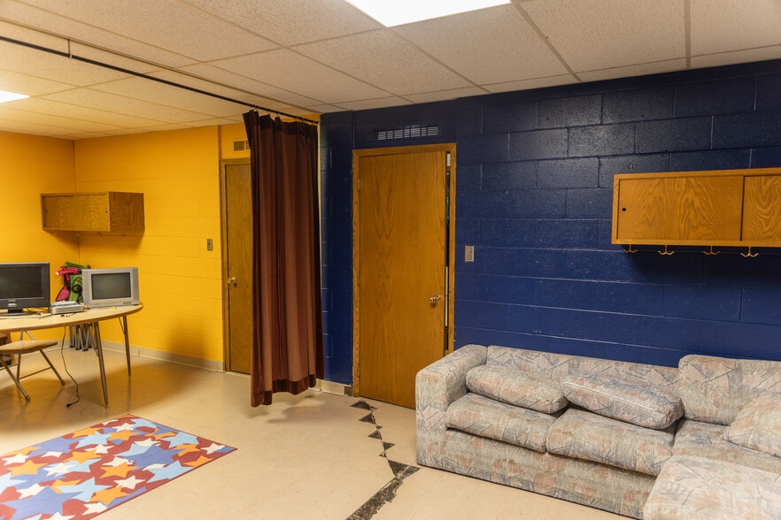 More Photos Of 381 H St, Hampton Religious Facility For Sale